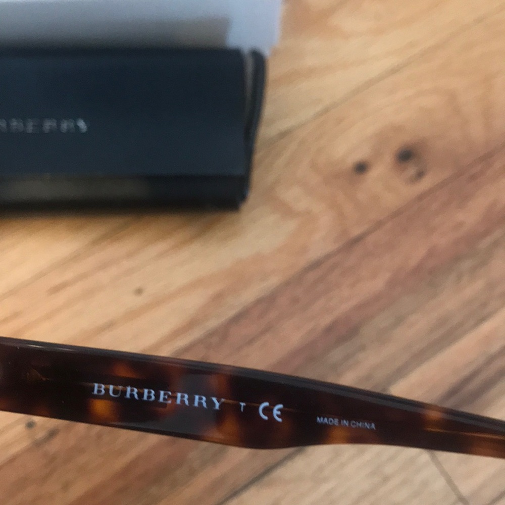 Burberry Sunglasses - Picture 5 of 6